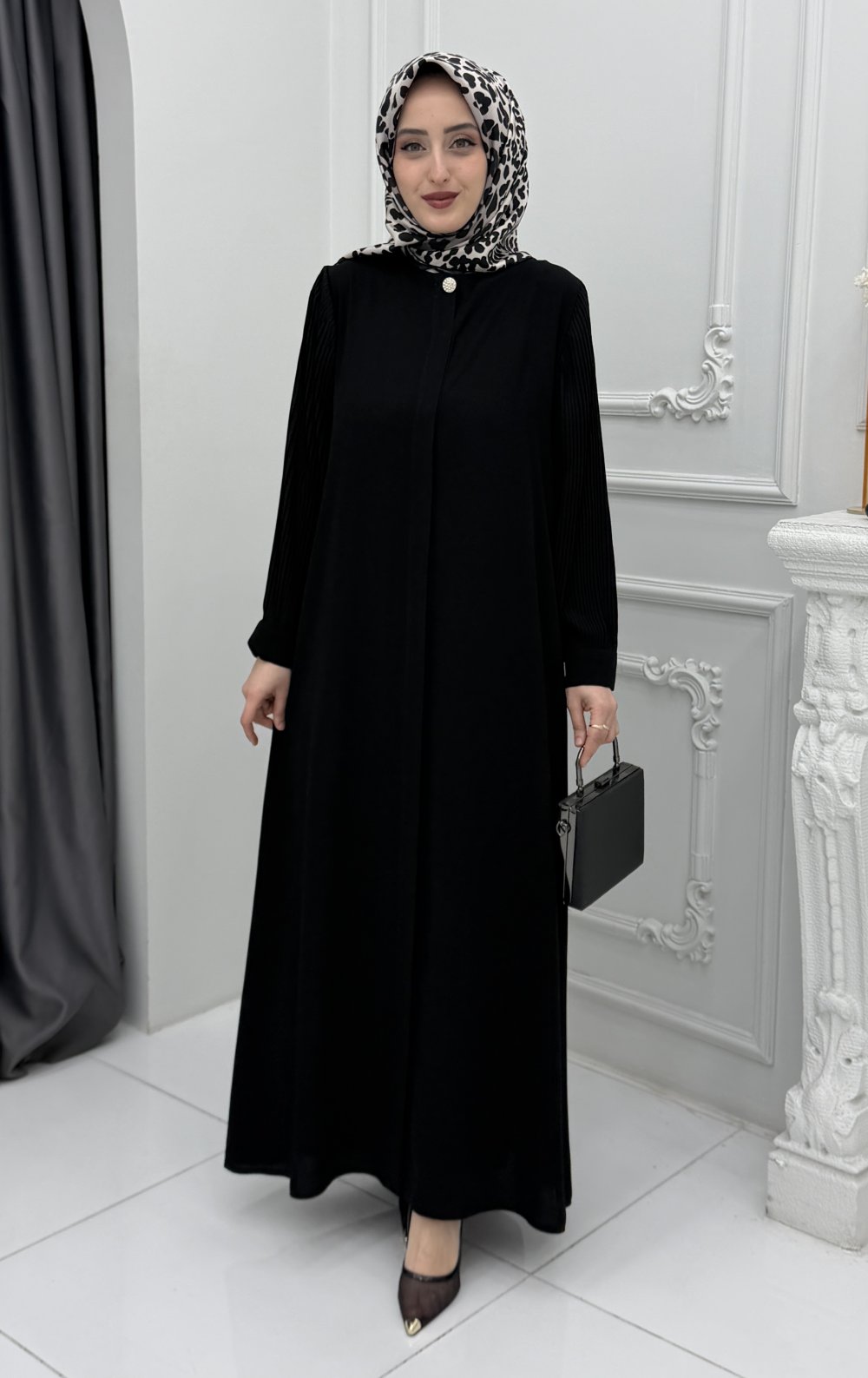 Kübra Ferace Siyah — Siyah