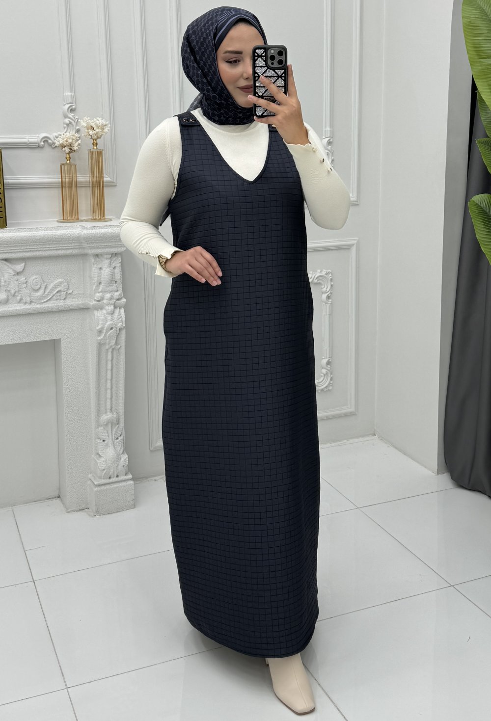 Selinay Jile Lacivert — Lacivert